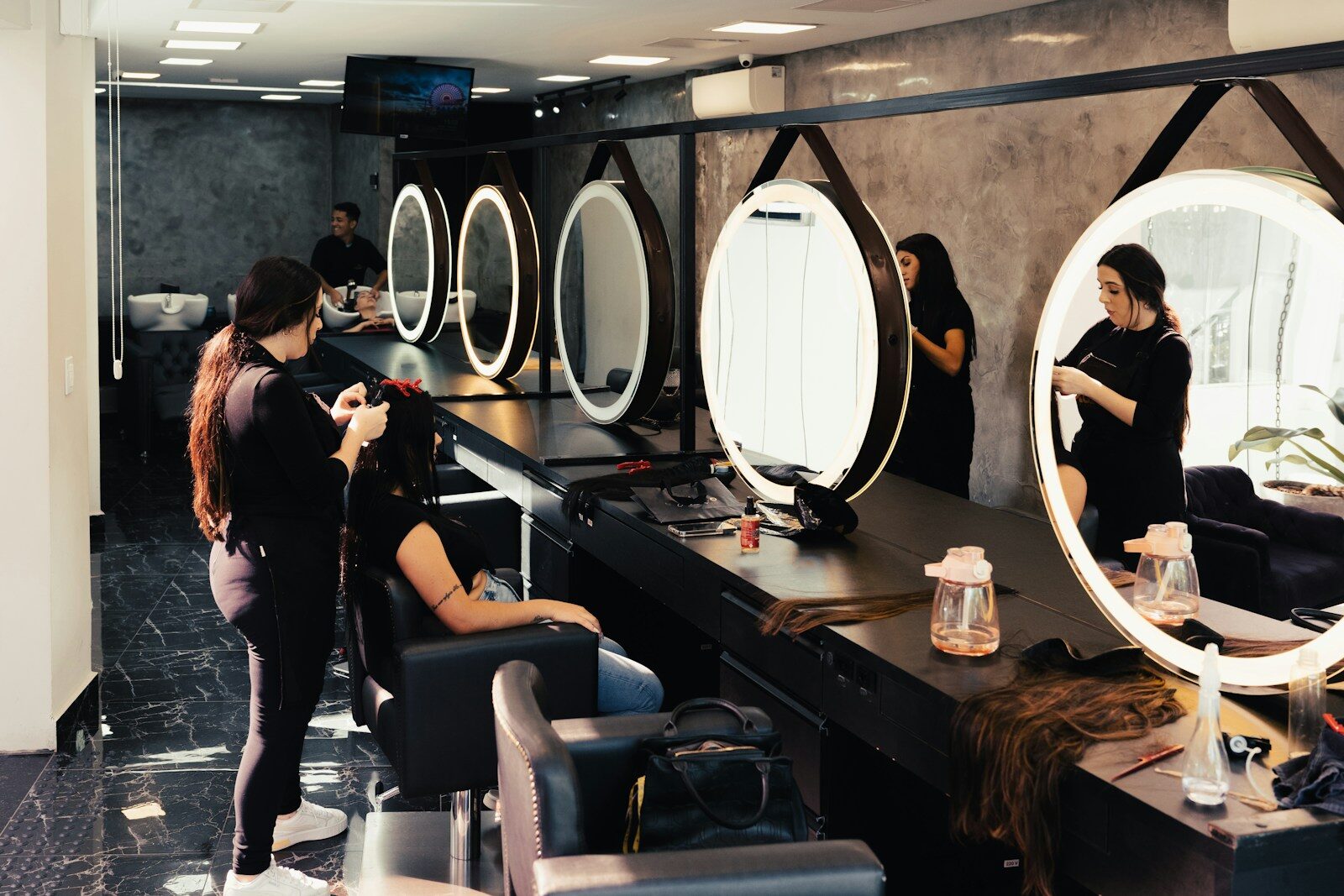 Le massage crânien fait-il pousser les cheveux plus vite ?