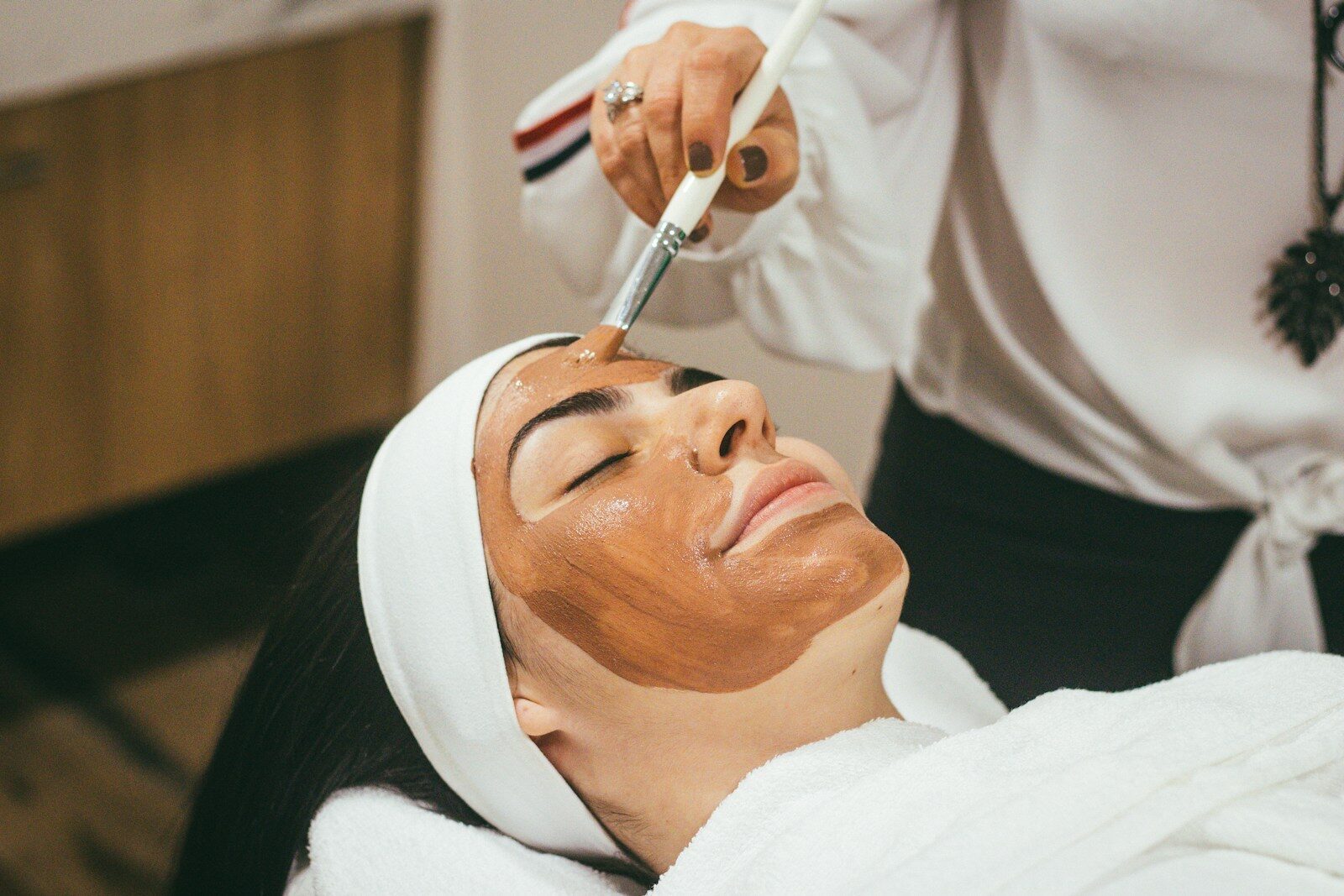 Massage prénatal en institut : cadre, bienfaits perçus et précautions