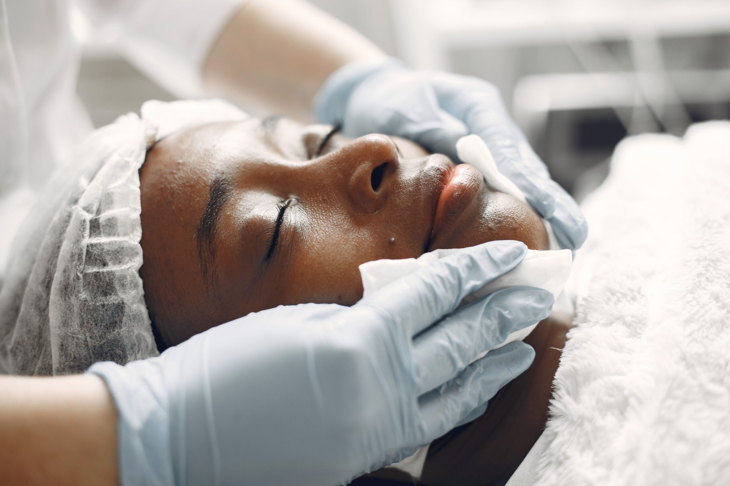 La socio-esthétique : le soin beauté au service de l’estime de soi