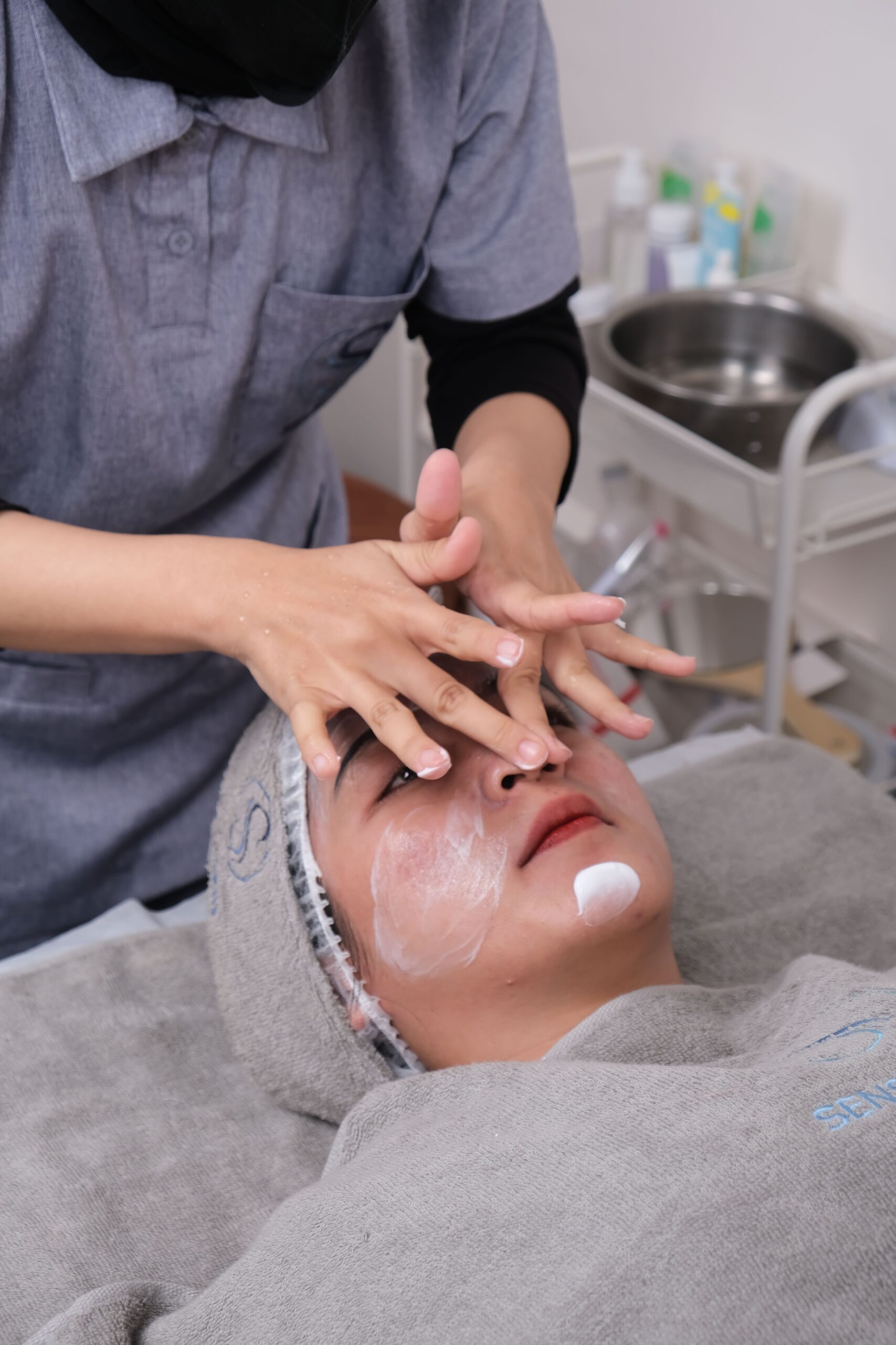 Skinimalisme : la tendance qui simplifie le soin (et rebat les cartes)