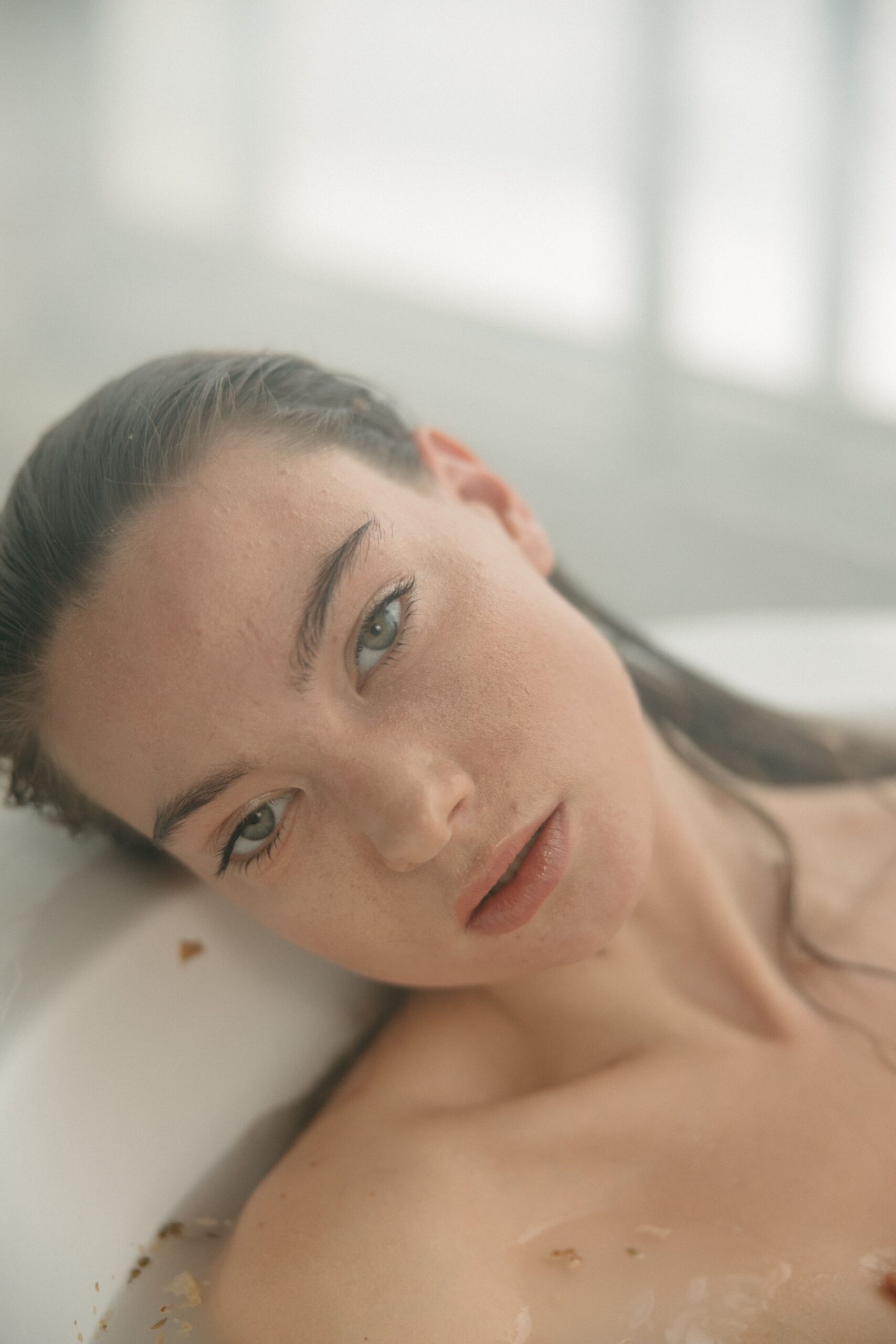 Personne dans un bain de vapeur thermal